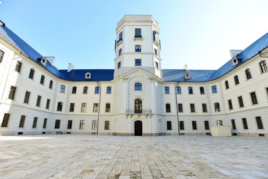 Magdalena Apartman Eger Luaran gambar